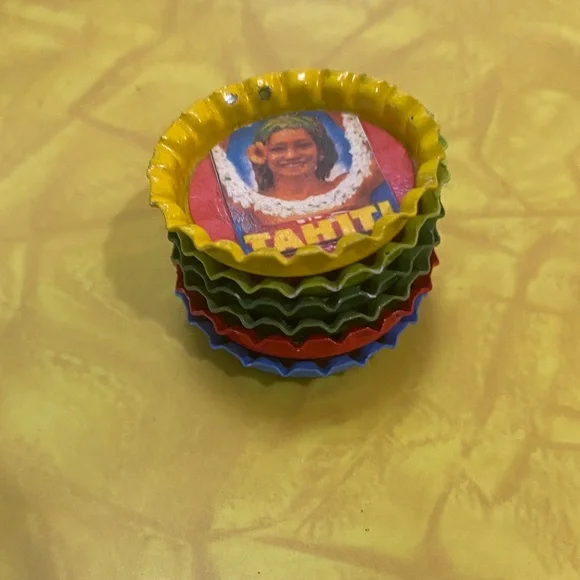 Unique Vintage Colorful Travel-Themed Bottle Caps - Picture 9 of 9
